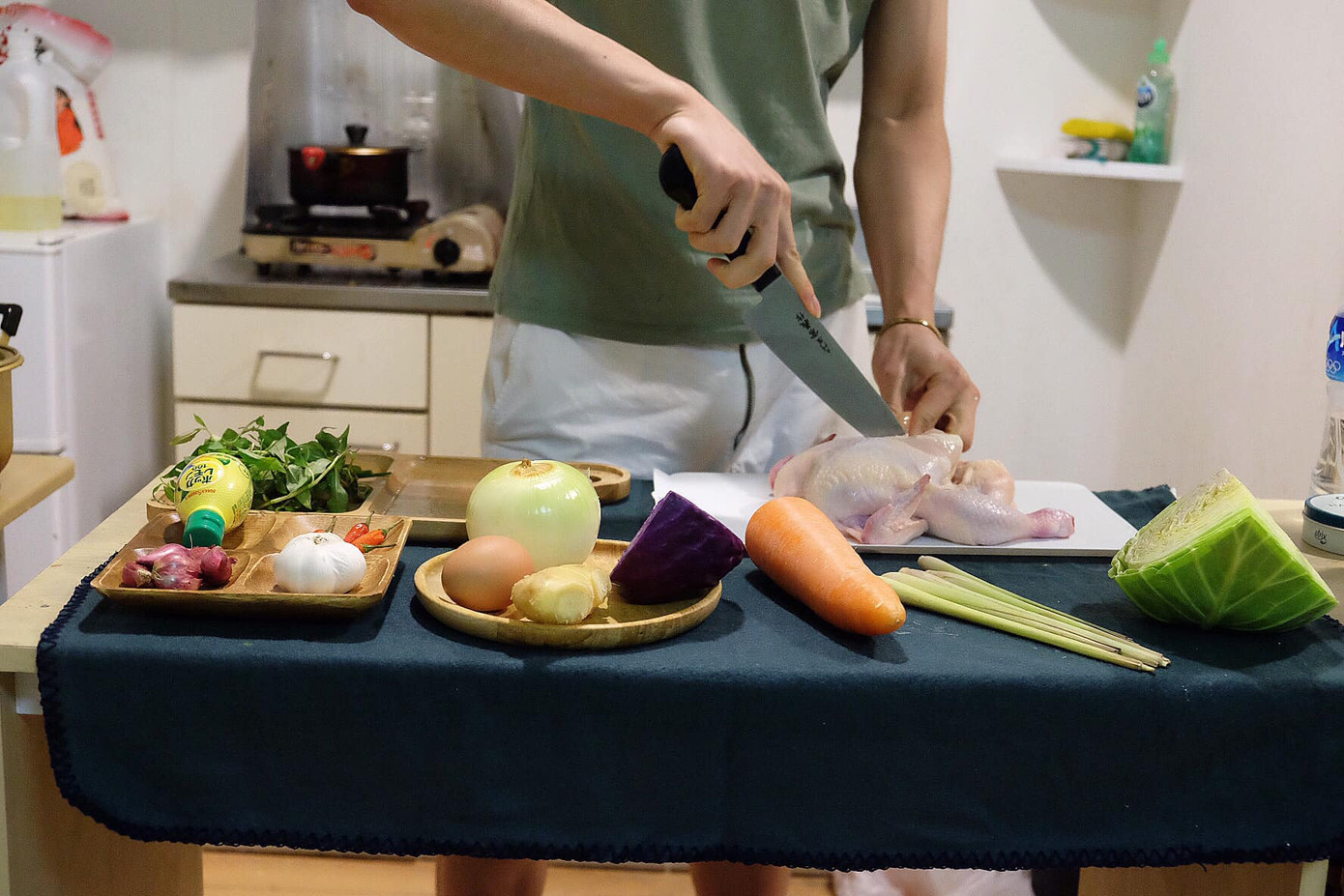 Anh chàng độc thân “biến hóa” con cua thành mô hình siêu nhân: Đẹp thế này ai nỡ ăn chứ! ảnh 7