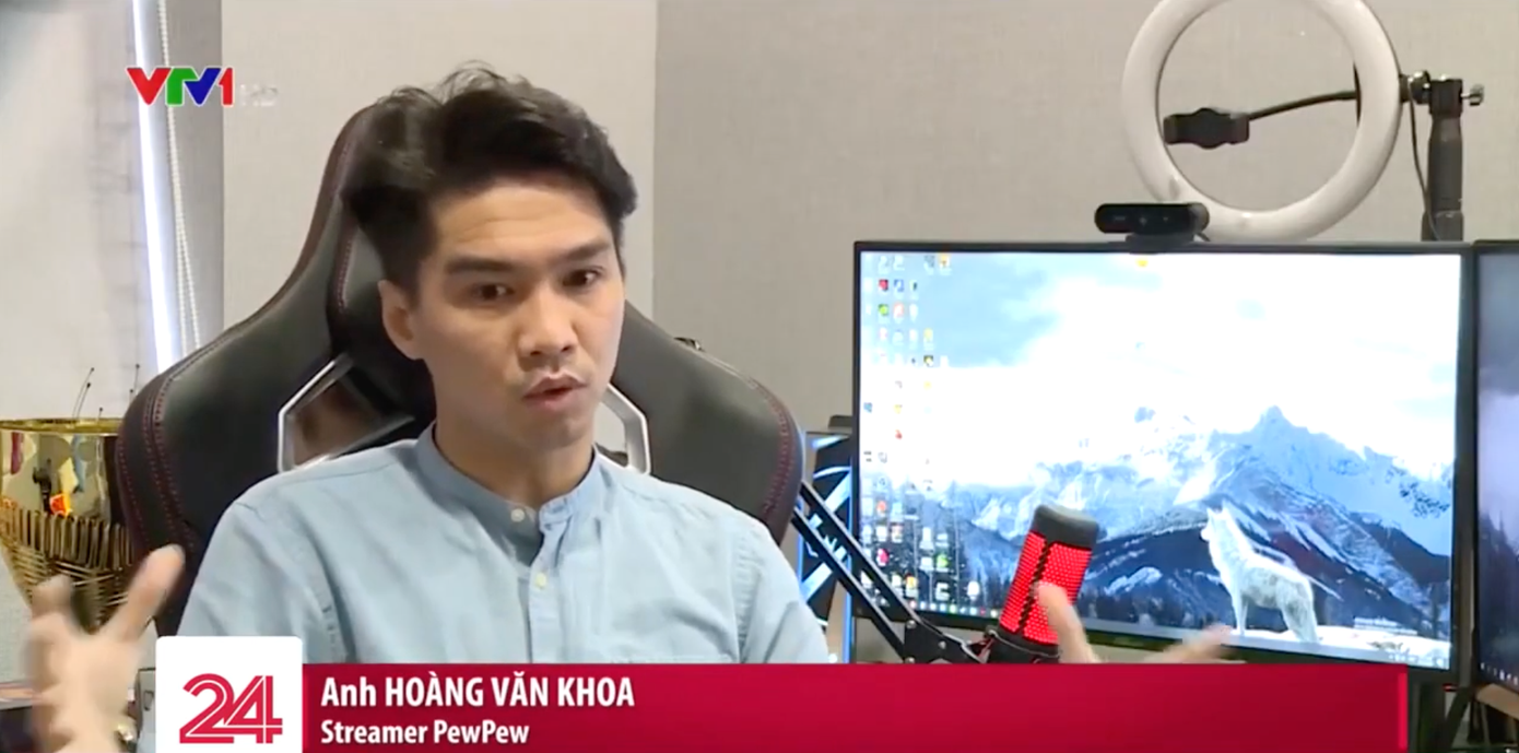 PewPew trả lời phỏng vấn trên sóng truyền hình nhưng Độ Mixi lại được chú ý hơn cả ảnh 1