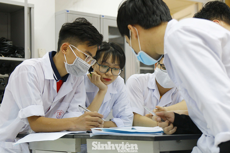 Điểm chuẩn dự kiến năm 2020 của Đại học Y Hà Nội: 28 điểm/ 3 môn vẫn có thể trượt! ảnh 1