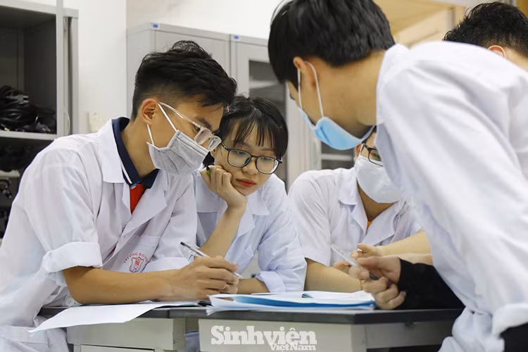 Điểm chuẩn dự kiến năm 2020 của Đại học Y Hà Nội: 28 điểm/ 3 môn vẫn có thể trượt! ảnh 1