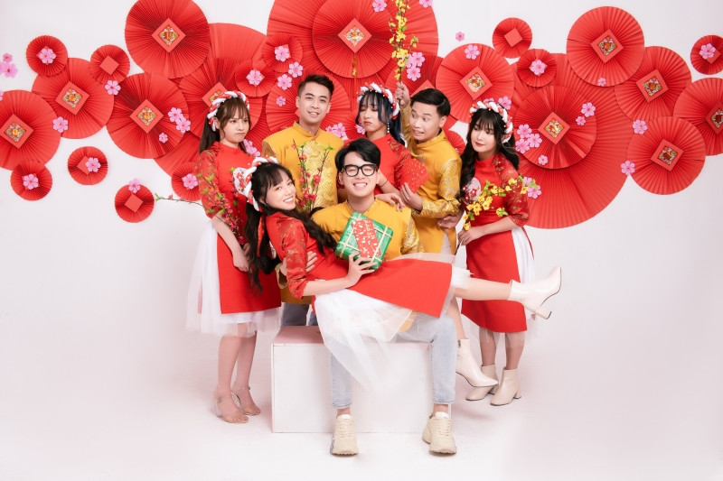 Thảo Nari, Mèo Sao Hỏa cùng dàn streamer, TikToker tung bộ ảnh mặc áo dài rực rỡ ảnh 5