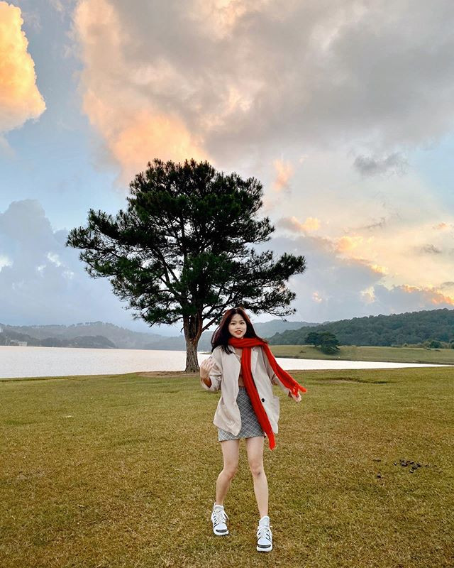 Dân mạng tiếp tục “soi” ngoại hình của Huỳnh Anh trong ảnh chụp cùng gia đình Quang Hải ảnh 3