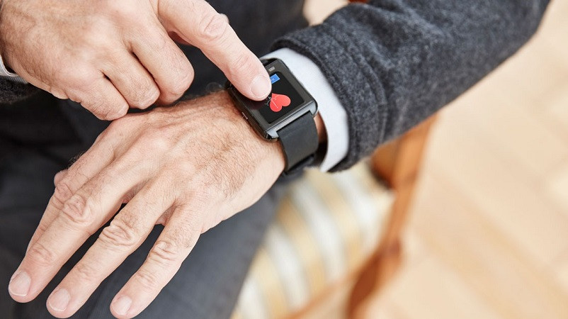 Apple Watch có thể xác nhận người dùng mắc COVID-19 một tuần trước khi có triệu chứng? ảnh 1