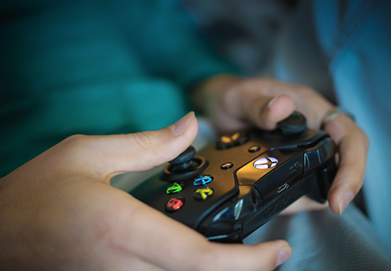 Hình ảnh phác thảo về “người nghiện game sau 20 năm” bị các game thủ chỉ trích dữ dội ảnh 2