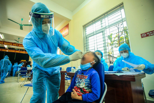 Nếu có kết quả xét nghiệm 3 lần âm tính, học sinh Tiểu học Xuân Phương có thể về nhà tự cách ly ăn Tết ảnh 2