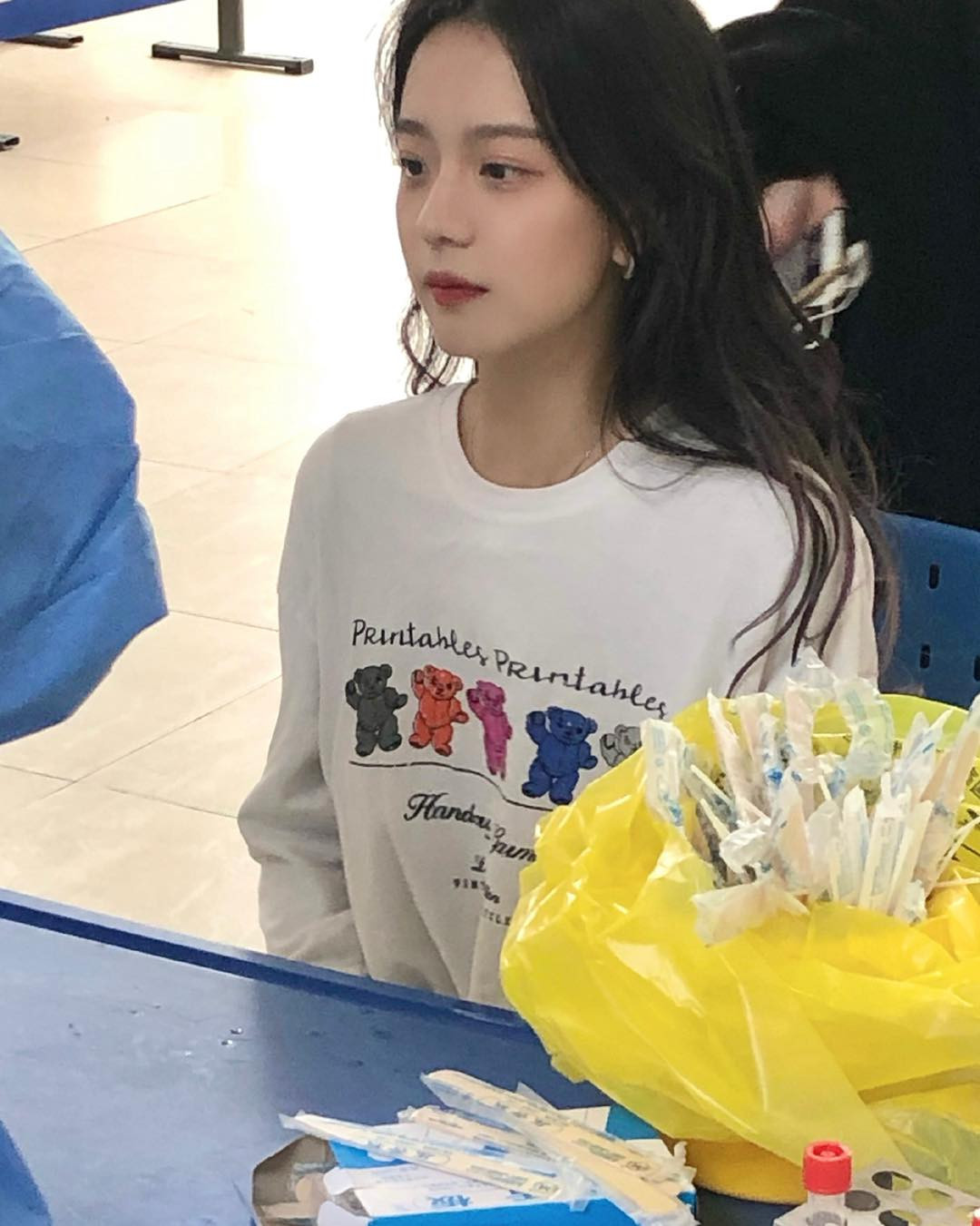 Gái xinh đi xét nghiệm COVID-19 khiến MXH “chao đảo” vì nhan sắc như chị em Jisoo (BLACKPINK) ảnh 2