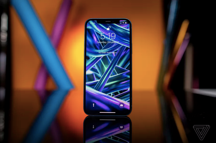 Cận cảnh iPhone 12 “bằng xương bằng thịt“: Màu xanh dương khiến các iFan thất vọng ảnh 3