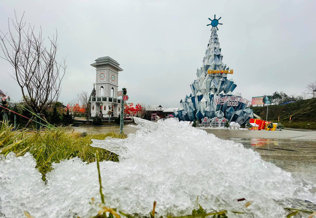 Giới trẻ đua nhau check-in tuyết rơi lãng mạn ở Sa Pa: Đừng quên lưu ý quan trọng này! ảnh 1