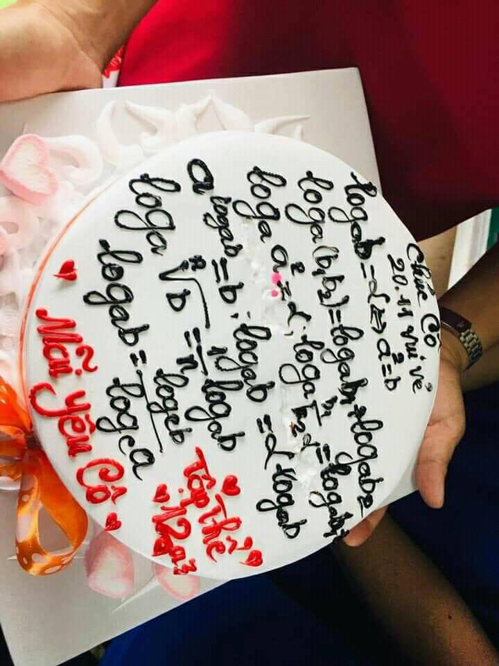 Teen đặt bánh sinh nhật tặng giáo viên: Nhìn phát biết ngay là thầy cô dạy môn gì ảnh 7