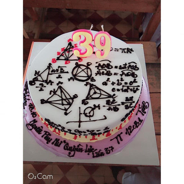 Teen đặt bánh sinh nhật tặng giáo viên: Nhìn phát biết ngay là thầy cô dạy môn gì ảnh 6