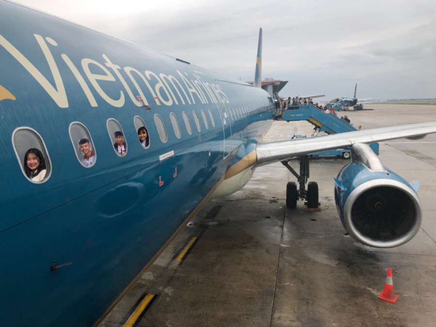 Khi tập thể lớp “đi du lịch“: Ghé thăm từ vịnh Hạ Long, sang Dubai cho tới sao Hỏa! ảnh 1