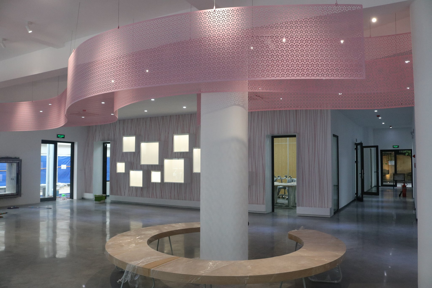 Tòa nhà màu hồng “công chúa” siêu dễ thương của ĐH Ngoại Thương, sinh viên tha hồ check-in ảnh 4