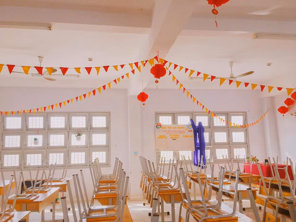 Các bạn học sinh trang trí lớp học đón Tết: Thỏa sức sáng tạo và khoe độ khéo tay! ảnh 9