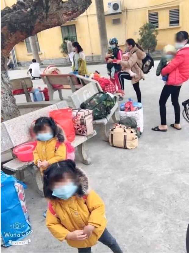 Gần 80 học sinh, giáo viên Tiểu học Xuân Phương (Hà Nội) cách ly tại trường: Thương lắm, cố lên nhé! ảnh 1