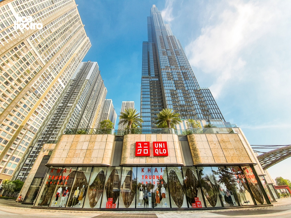 Khám phá cửa hàng rộng 2000 mét vuông tại tòa nhà cao nhất Việt Nam của UNIQLO ảnh 1