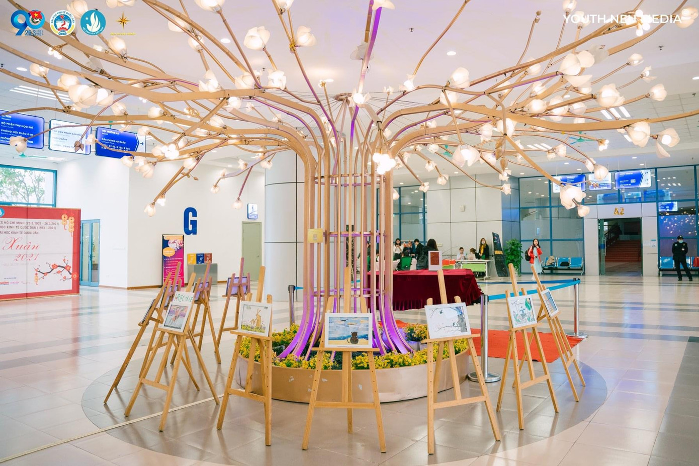 Triển lãm “Vang bóng” và triển lãm “Tái sinh“: Chuỗi sự kiện chào năm mới NEU GLORY NIGHT ảnh 3