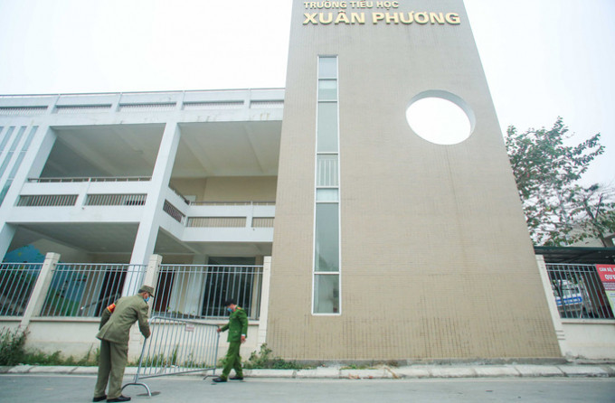 Nếu có kết quả xét nghiệm 3 lần âm tính, học sinh Tiểu học Xuân Phương có thể về nhà tự cách ly ăn Tết ảnh 1