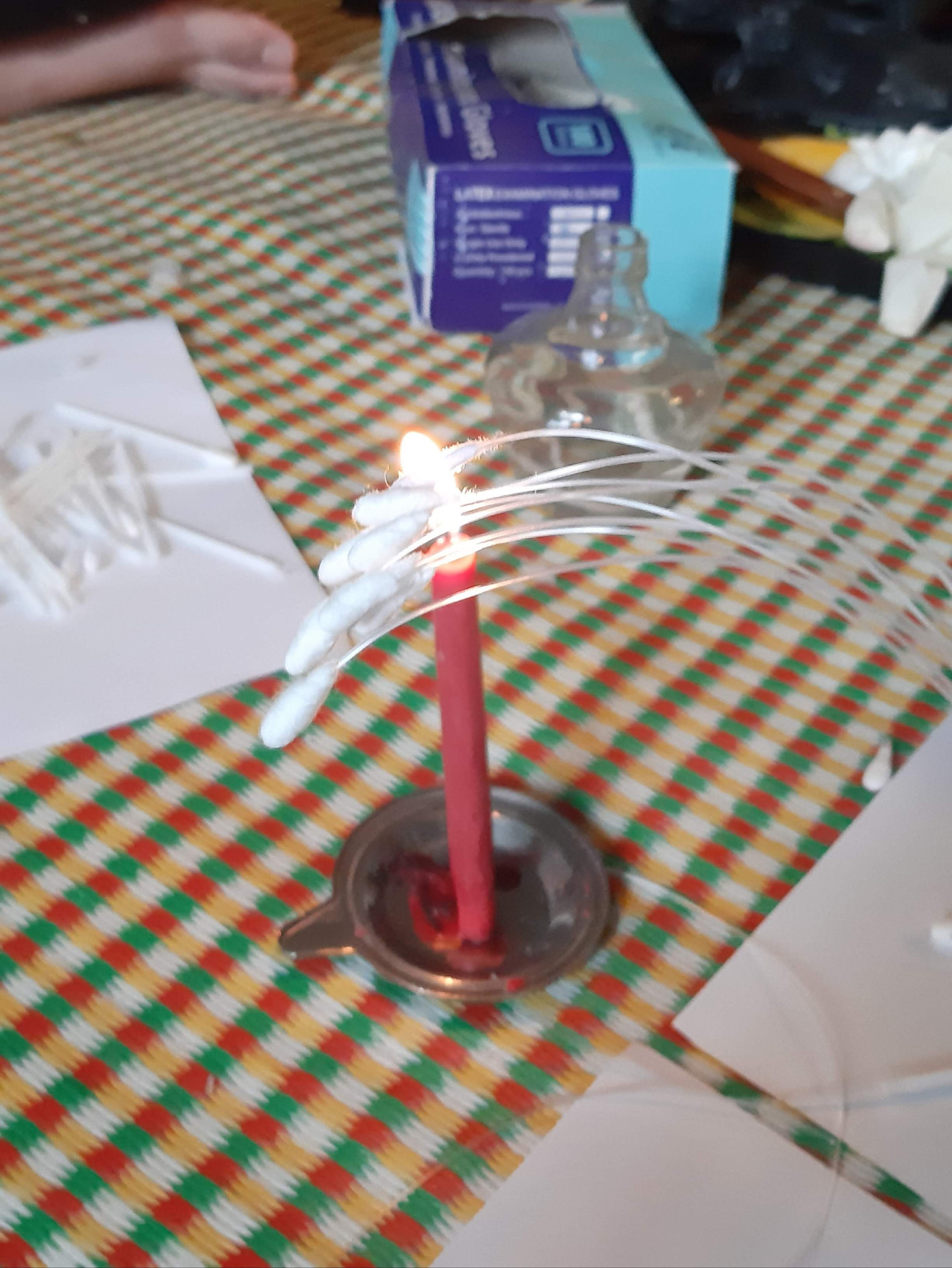 Nghỉ học ở nhà, sinh viên Y tình nguyện làm hàng nghìn dụng cụ y tế ủng hộ chống dịch ảnh 4