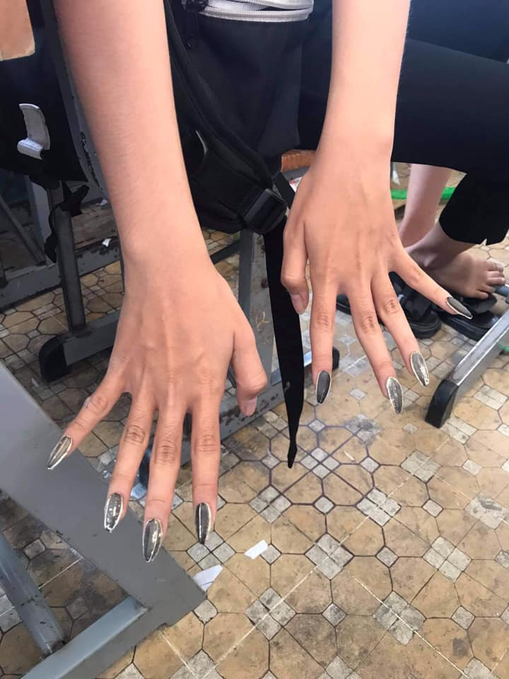 1001 “chiêu trò” làm đẹp của hội học sinh dịp Tết: Làm nail, uốn tóc với giá... 0 đồng! ảnh 7