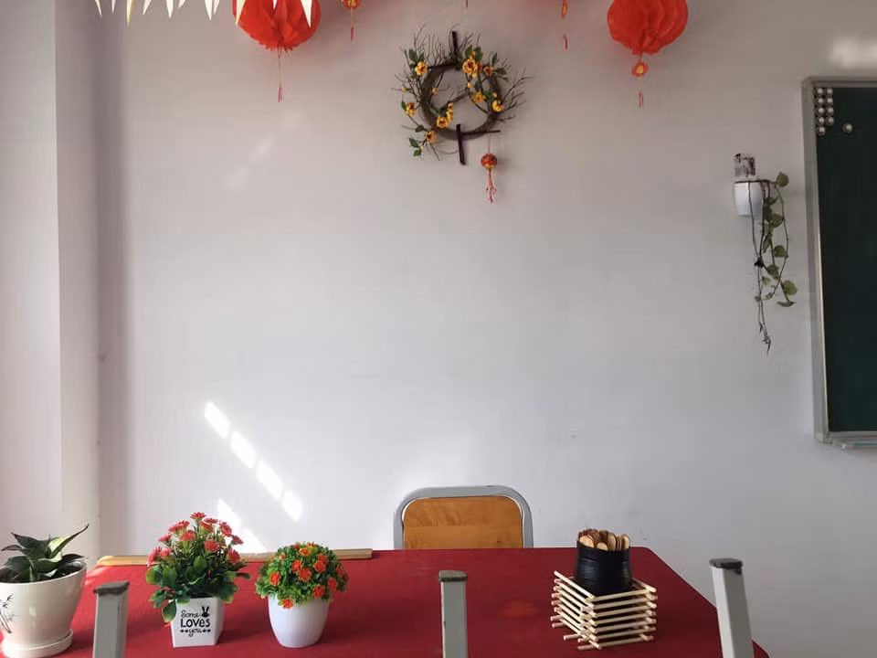 Các bạn học sinh trang trí lớp học đón Tết: Thỏa sức sáng tạo và khoe độ khéo tay! ảnh 10