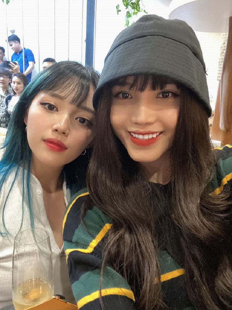 Dàn streamer, gamer hội tụ chúc mừng Linh Ngọc Đàm khai trương quán cà phê mèo ảnh 4