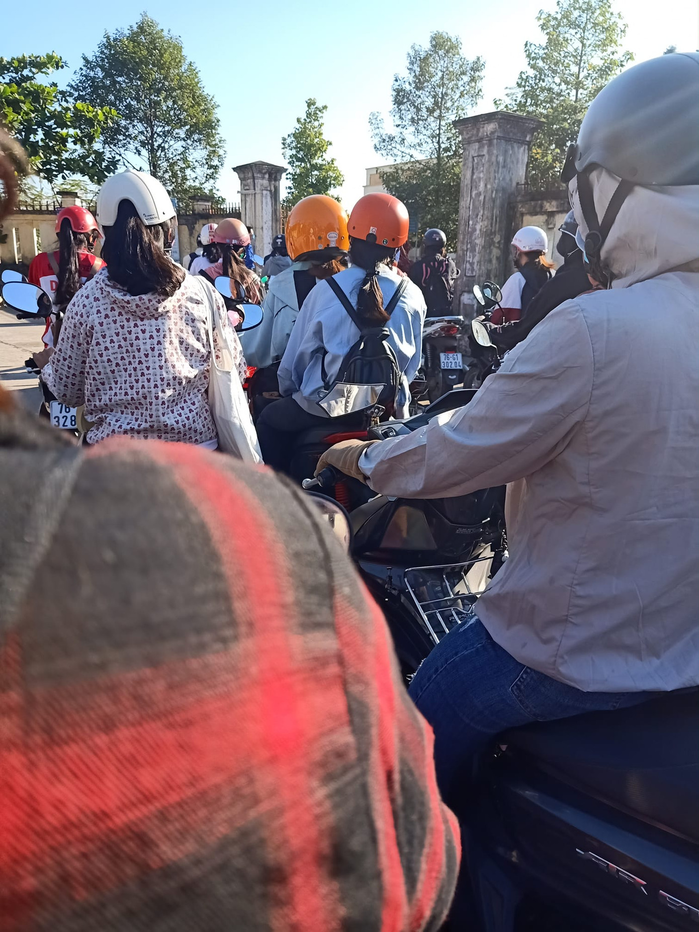 Ngày đầu trở lại trường: Teen háo hức “check-in”, tuân thủ nghiêm các biện pháp an toàn ảnh 11