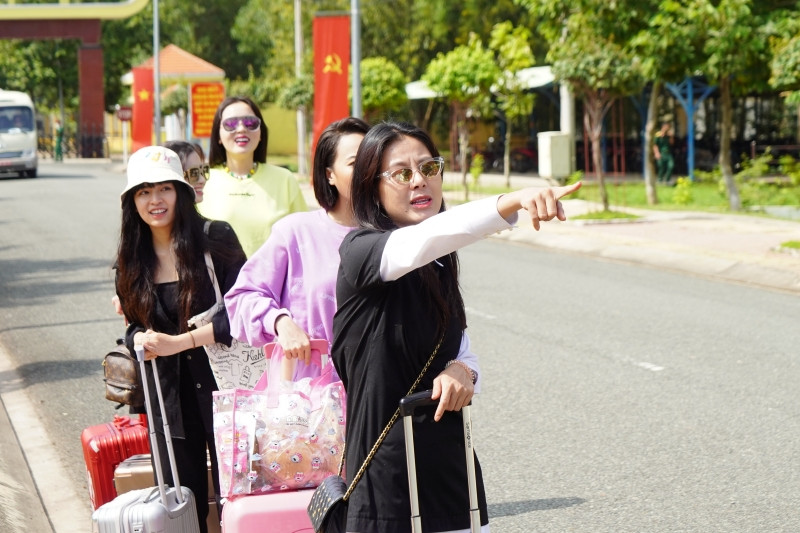 Sao Nhập Ngũ 2020: Hot YouTuber Hậu Hoàng nhút nhát, sợ sệt trong ngày đầu “nhập ngũ“ ảnh 7