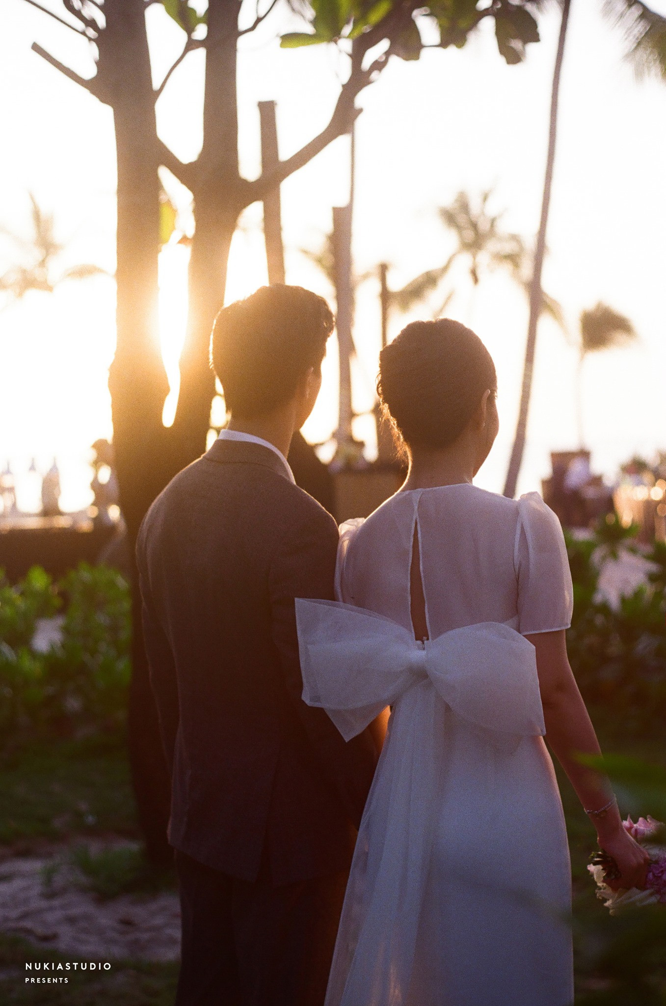 Công Phượng tung loạt ảnh cưới “tình bể bình” chưa từng công bố để chúc mừng năm mới ảnh 11