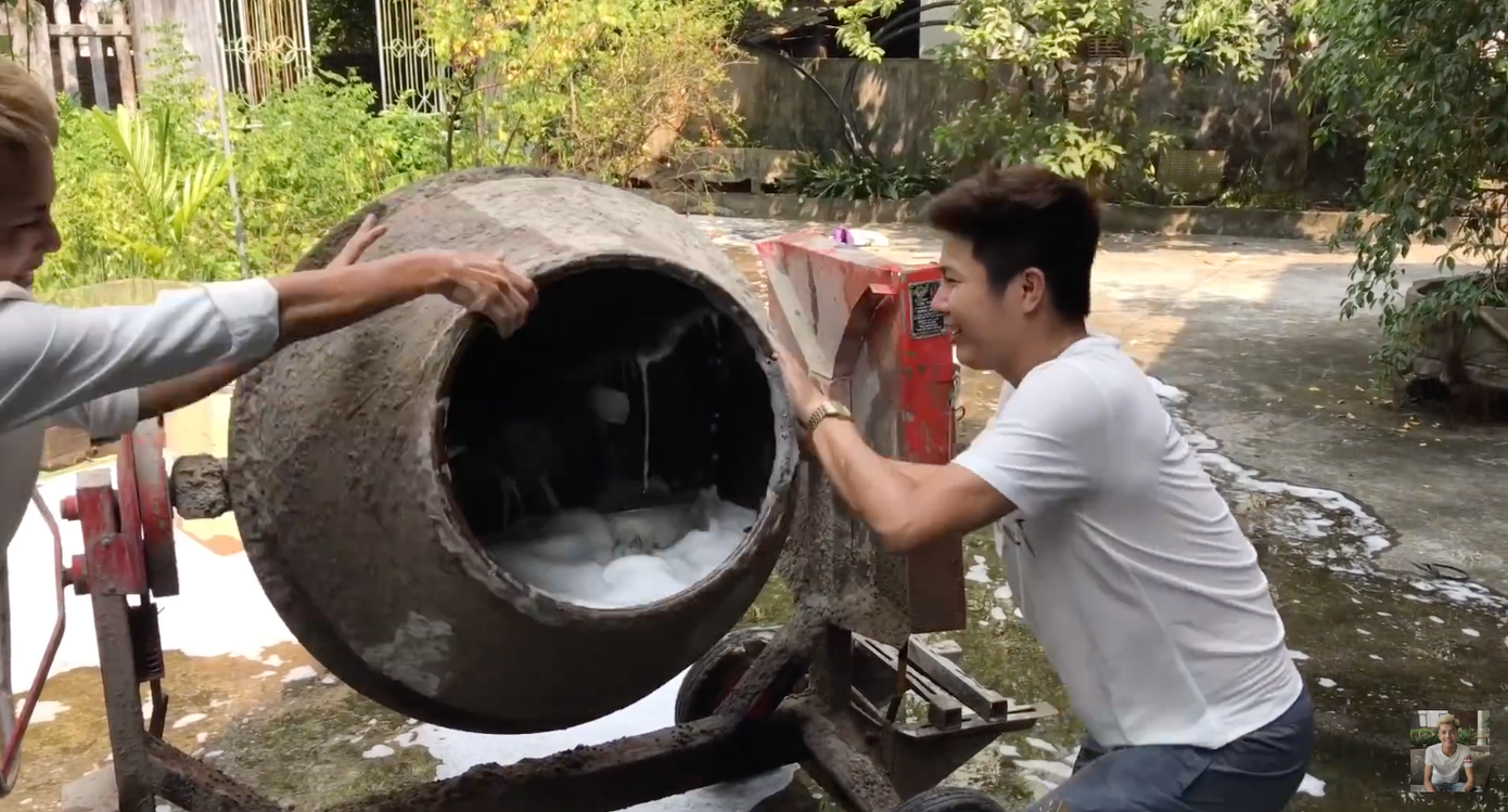 Nam YouTuber khiến dân mạng ngán ngẩm khi “thử nghiệm” rửa chén bát bằng máy giặt ảnh 7