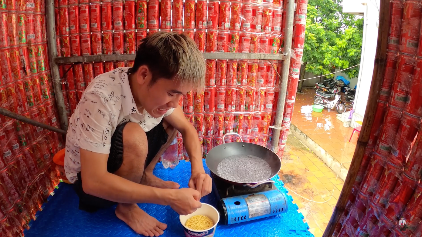 Sau khi bị phạt hàng triệu đồng, Hưng Vlog tiếp tục làm clip vô bổ khiến netizen ngán ngẩm ảnh 2