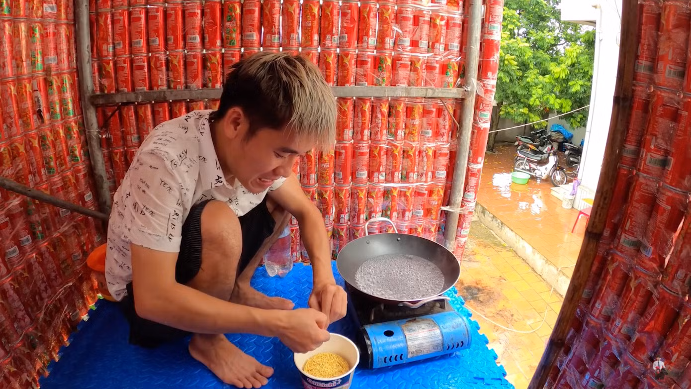 Sau khi bị phạt hàng triệu đồng, Hưng Vlog tiếp tục làm clip vô bổ khiến netizen ngán ngẩm ảnh 2