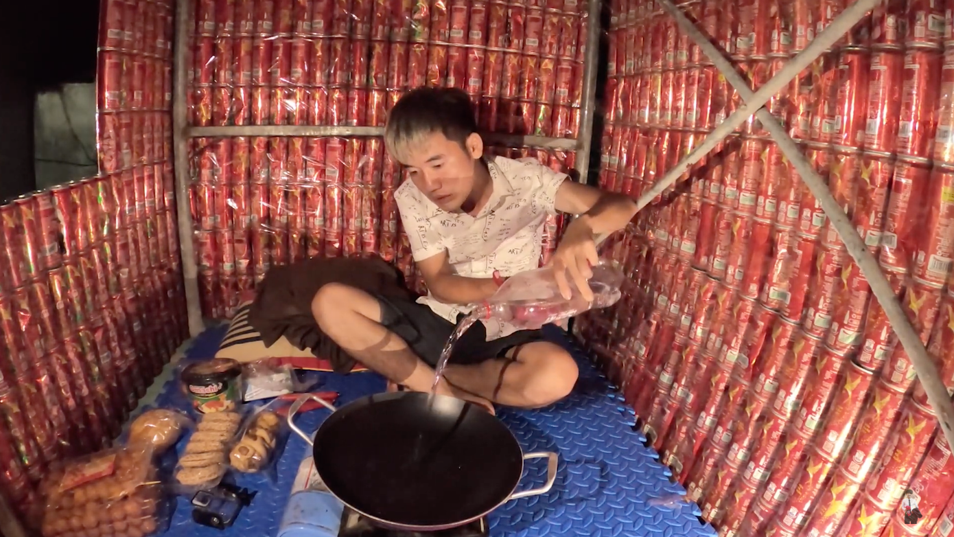 Sau khi bị phạt hàng triệu đồng, Hưng Vlog tiếp tục làm clip vô bổ khiến netizen ngán ngẩm ảnh 5