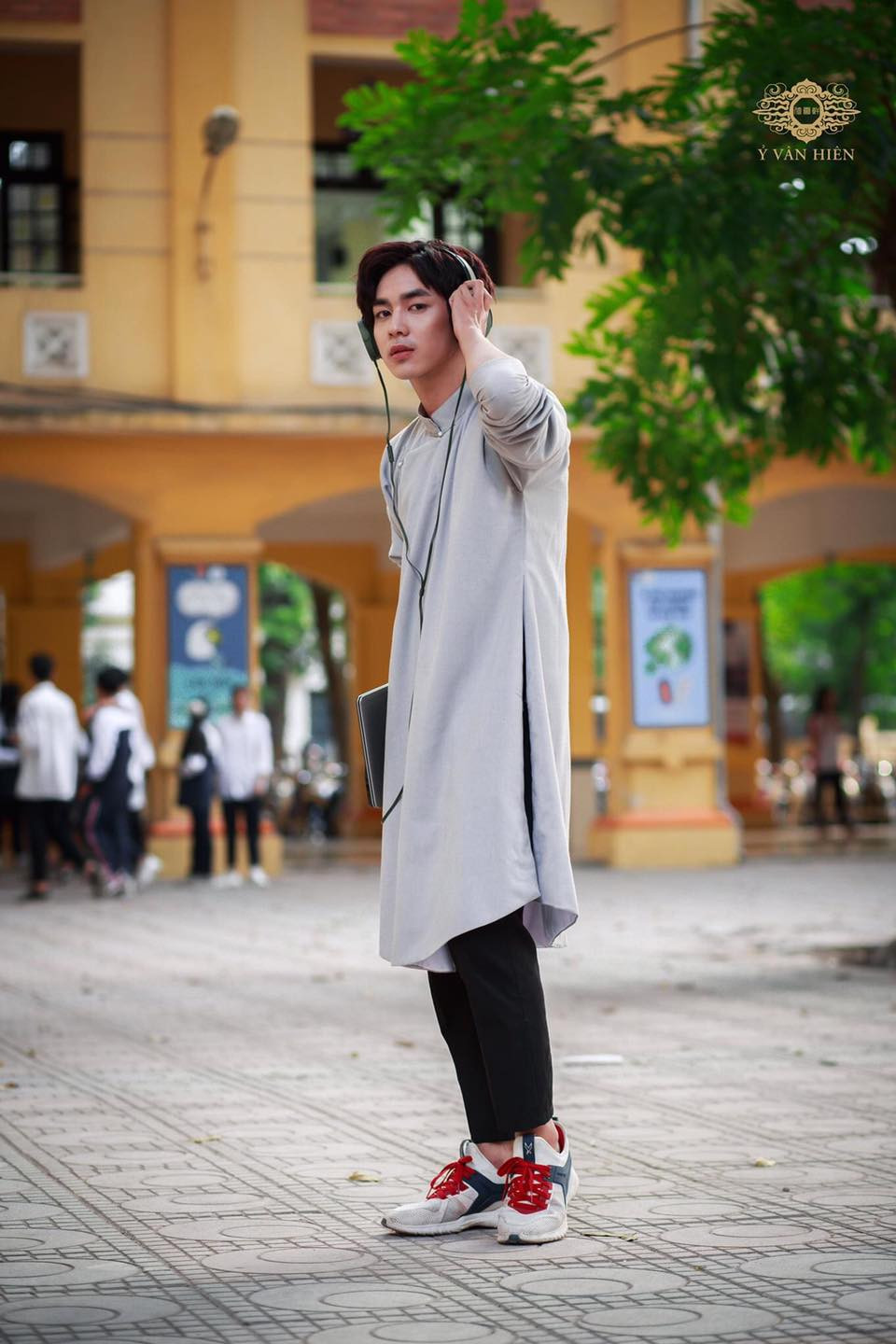 Ai bảo con trai mặc áo dài là không đẹp thì xem ngay bộ ảnh này, chắc chắn sẽ nghĩ khác! ảnh 4