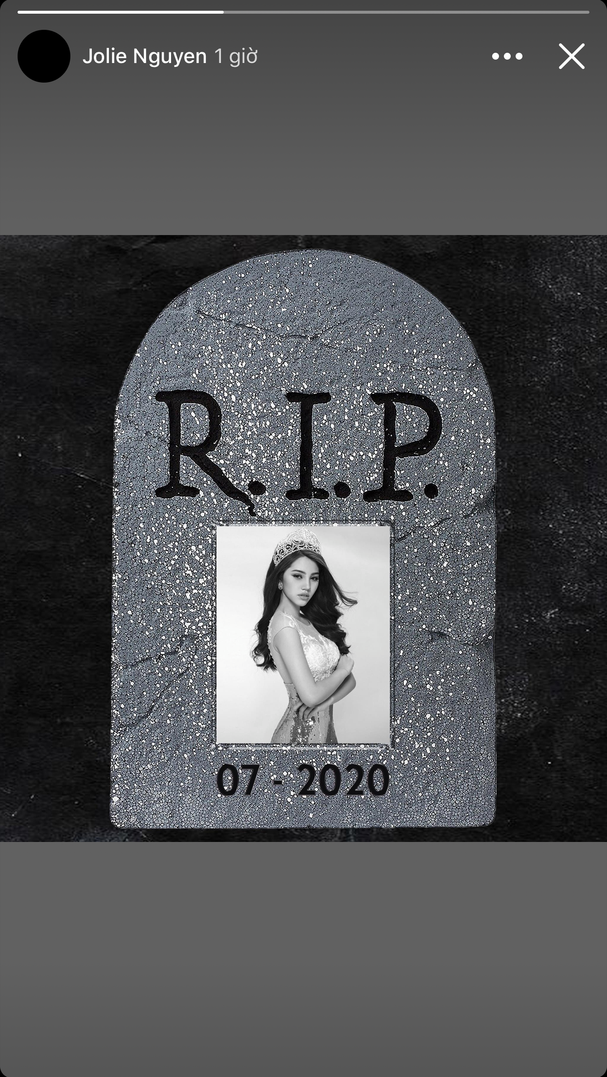 Jolie Nguyễn đổi ảnh đại diện màu đen, đăng story R.I.P chính mình khiến dân mạng lo lắng ảnh 1