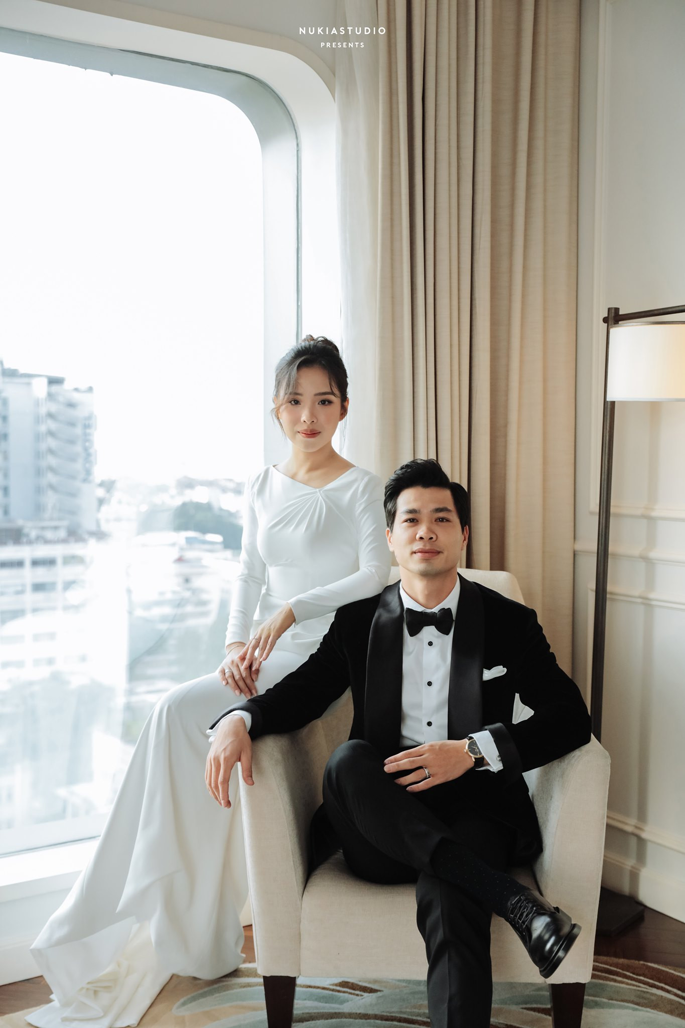 Công Phượng tung loạt ảnh cưới “tình bể bình” chưa từng công bố để chúc mừng năm mới ảnh 1