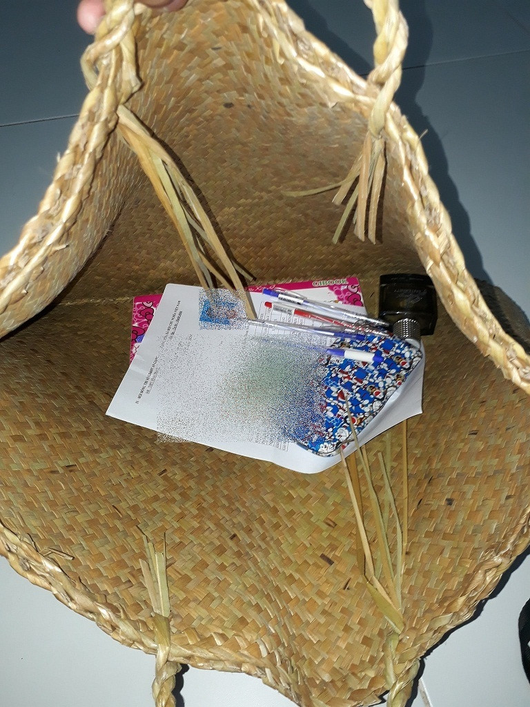 Đầu năm học đi nhận lớp mang cặp gì cho “chất“: Nhiều bạn teen chọn... làn đi chợ! ảnh 2