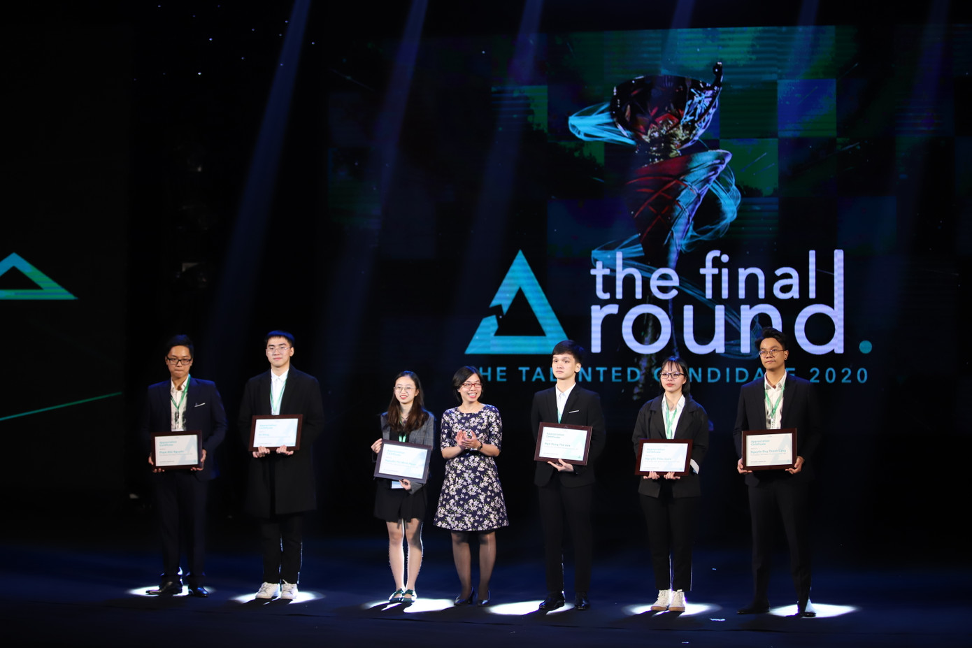 Quán quân trăm triệu của “Ứng viên tài năng 2020” ĐH Ngoại thương từng cưỡi voi đi học ảnh 3