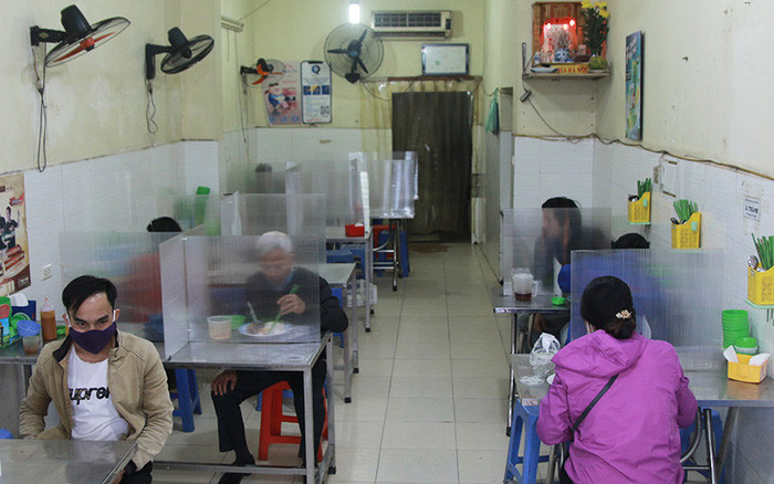 Nhà hàng, quán ăn phục vụ trong nhà ở Hà Nội vẫn được hoạt động nếu đảm bảo giãn cách ảnh 1