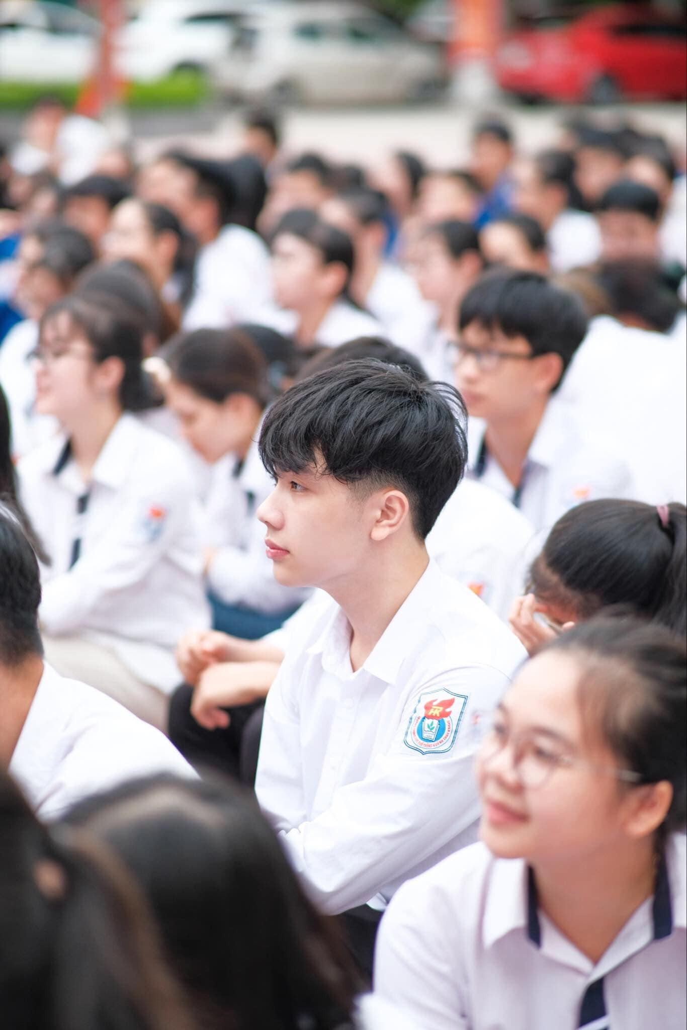 Nam sinh đeo khẩu trang vẫn bị dân mạng “phát hiện” ra nhan sắc “không phải dạng vừa đâu“ ảnh 6