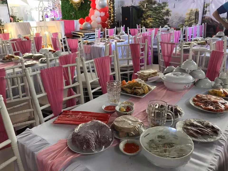 Cô gái bỗng nhận chỉ trích gay gắt của dân mạng vì bị nhầm lẫn với cô dâu “bùng” cỗ cưới ảnh 2