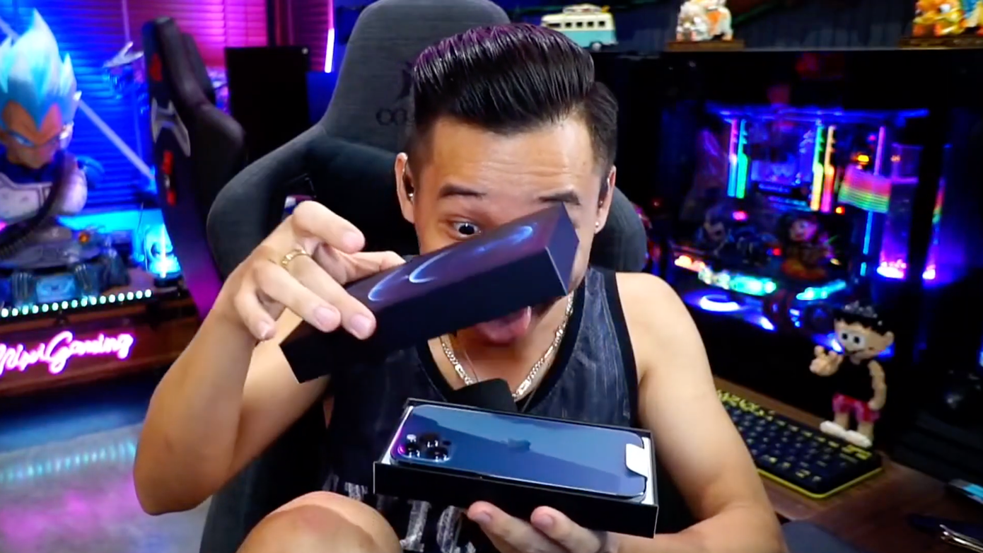 Hot streamer Độ Mixi quay clip “đập hộp” iPhone 12 Pro Max cùng loạt biểu cảm cực “bá đạo“ ảnh 3