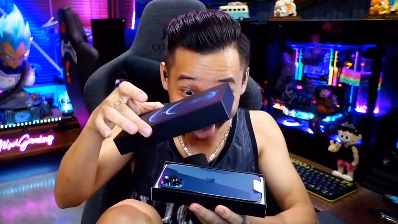 Hot streamer Độ Mixi quay clip “đập hộp” iPhone 12 Pro Max cùng loạt biểu cảm cực “bá đạo“ ảnh 3