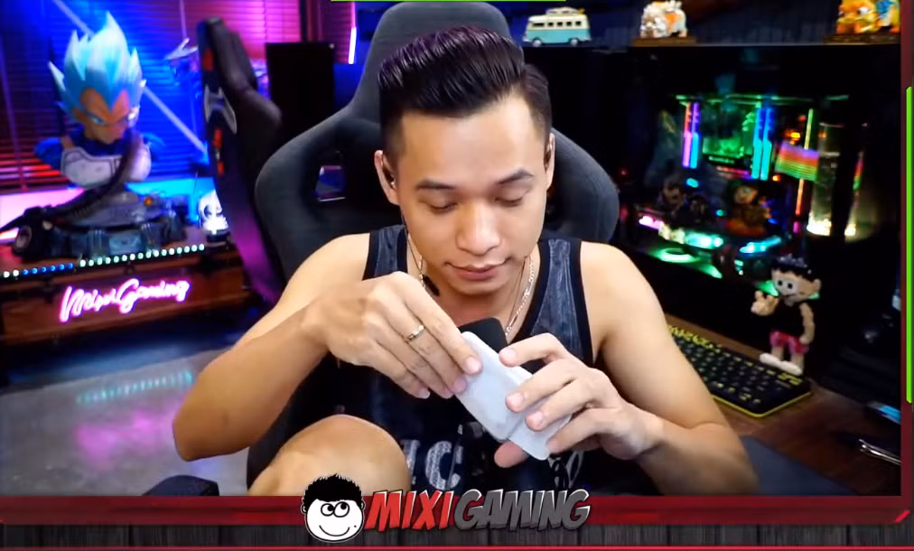 Hot streamer Độ Mixi quay clip “đập hộp” iPhone 12 Pro Max cùng loạt biểu cảm cực “bá đạo“ ảnh 5