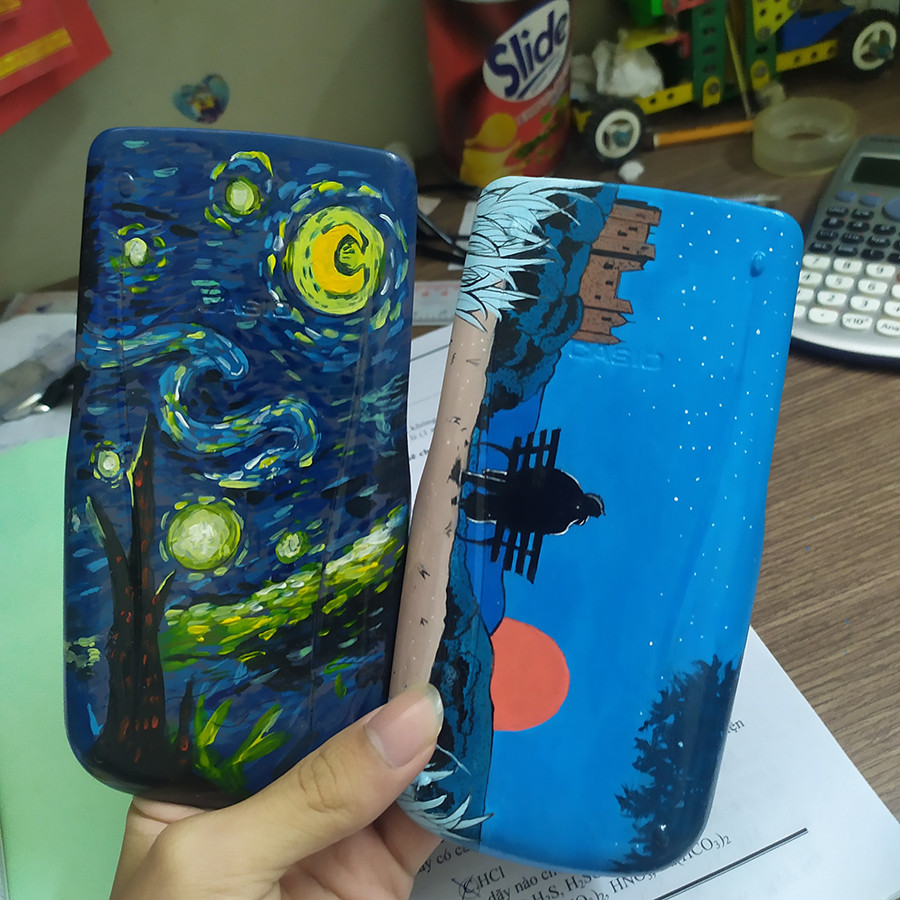 Sợ mất máy tính cầm tay, hội teen đã sáng tạo ra một “trend” độc đáo thế này đây! ảnh 4