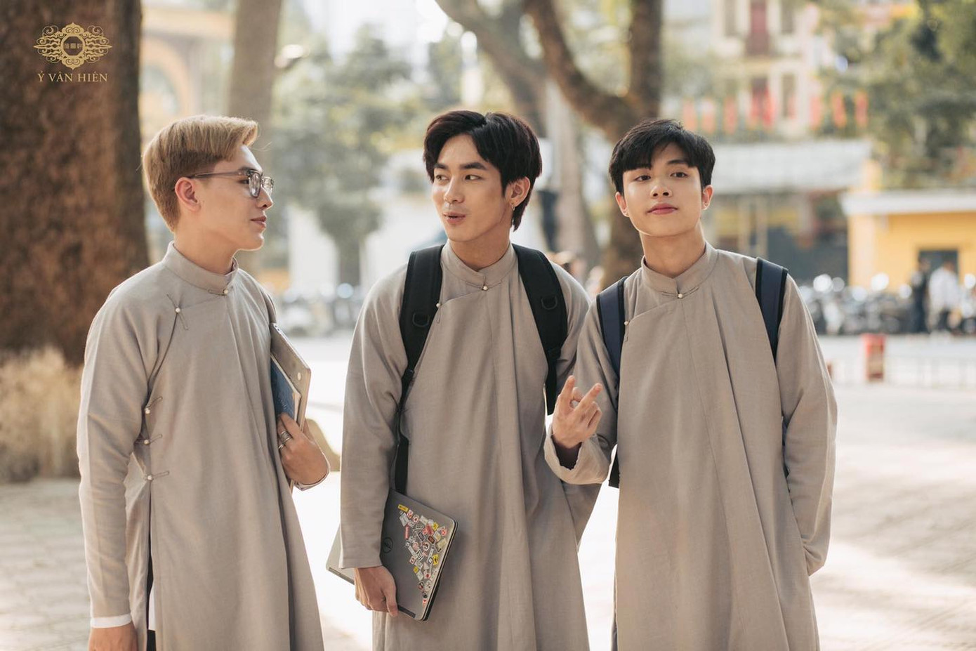 Ai bảo con trai mặc áo dài là không đẹp thì xem ngay bộ ảnh này, chắc chắn sẽ nghĩ khác! ảnh 11