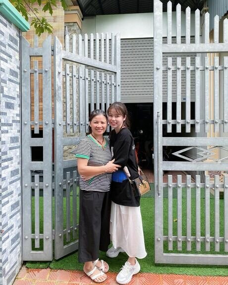 Quang Hải đưa bạn gái về nhà bế cháu, tình cũ Nhật Lê hát “Không thể cùng nhau suốt kiếp“ ảnh 2