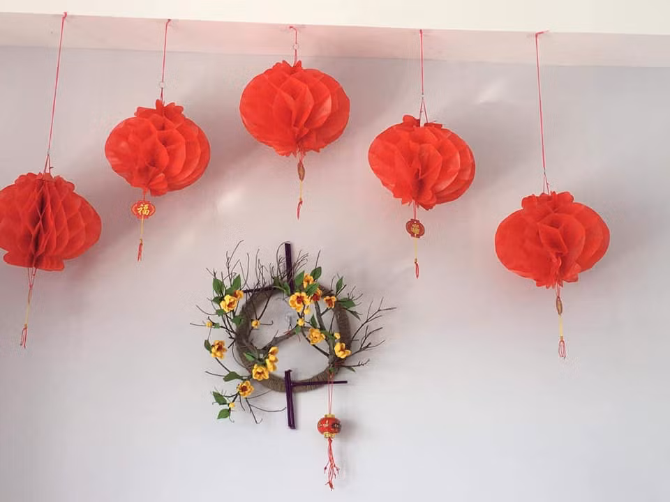 Các bạn học sinh trang trí lớp học đón Tết: Thỏa sức sáng tạo và khoe độ khéo tay! ảnh 11