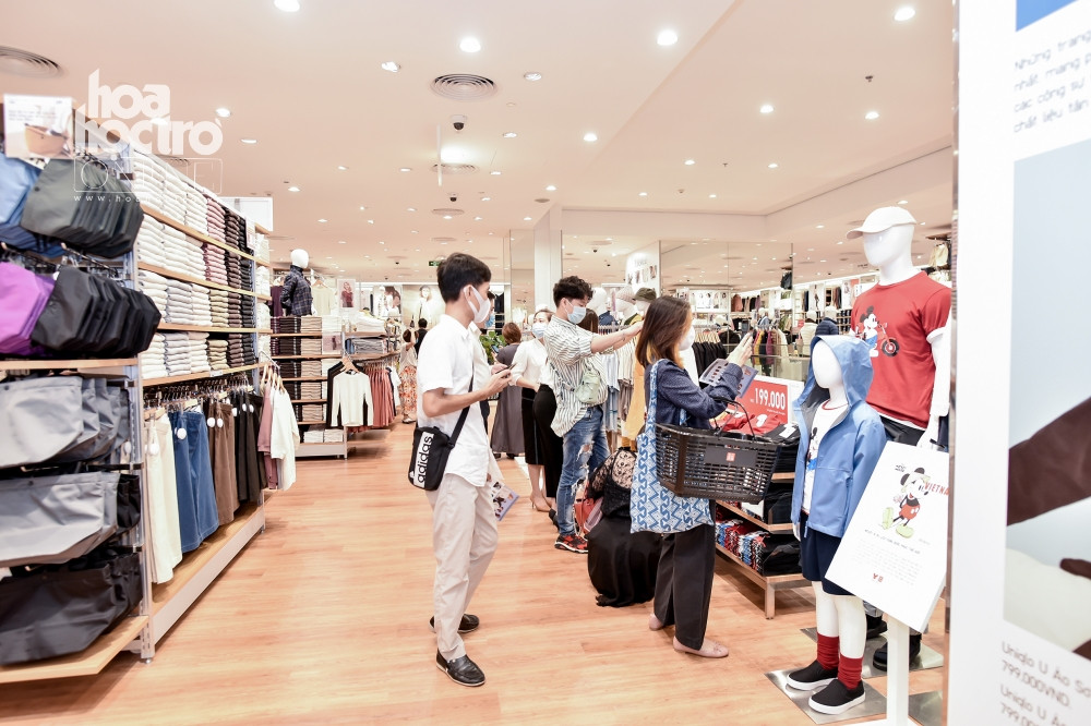 Điểm đến cuối tuần: UNIQLO mở cửa hàng thứ 2 tại Hà Nội, giảm giá bạt ngàn! ảnh 1