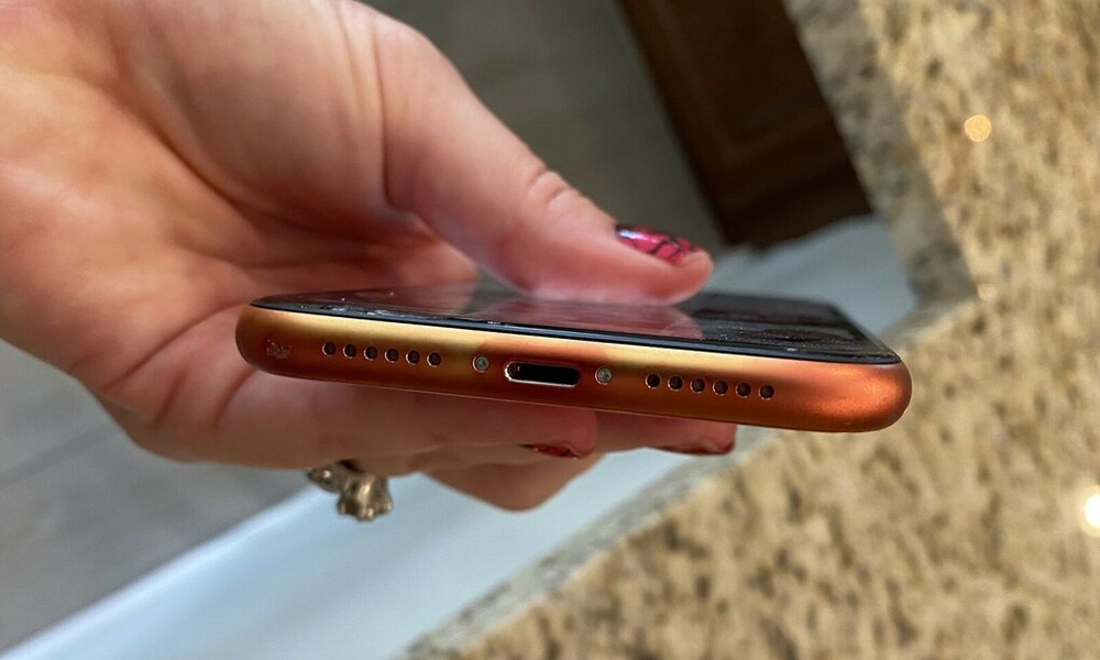 Người dùng kêu ca khi iPhone 12 mới mua được 4 tháng đã bị phai màu từ đỏ sang cam? ảnh 3