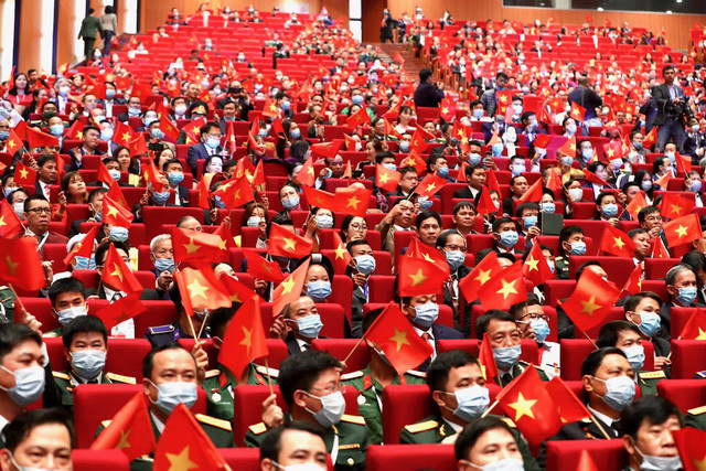 Cặp chị em sinh đôi Trúc Nhi - Diệu Nhi xuất hiện xúc động trong Đại hội Thi đua yêu nước ảnh 1